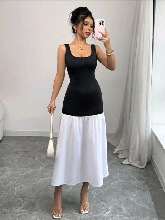 Rafferiza Robe de couleur noire et blanche ajustée avec encolure carrée